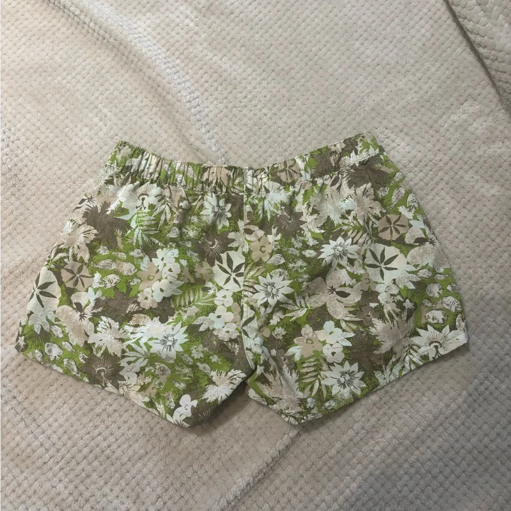 Patagonia Barely Baggies Shorts Medium - Athletic, Athleisure, Spring - Picture 3 of 9